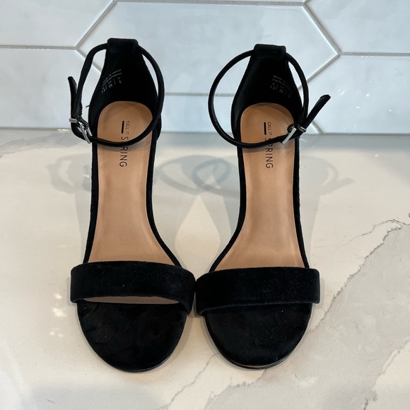 Call it Spring sz 7.5 Velvet Heels. - Picture 2 of 9